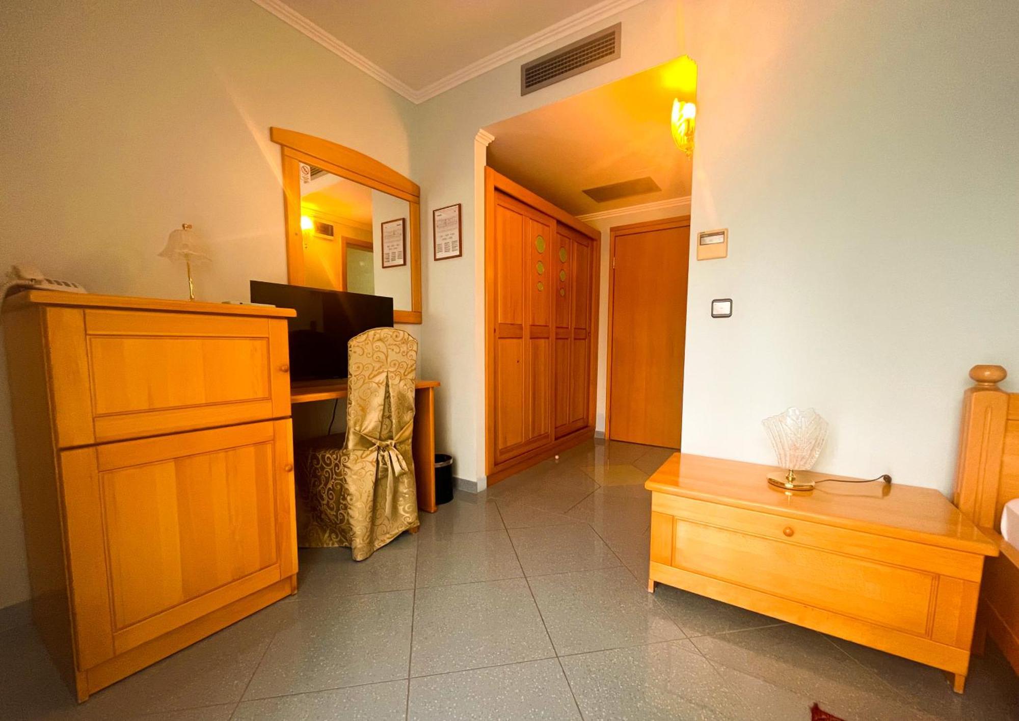 Hotel Miramare Vodice Habitación foto